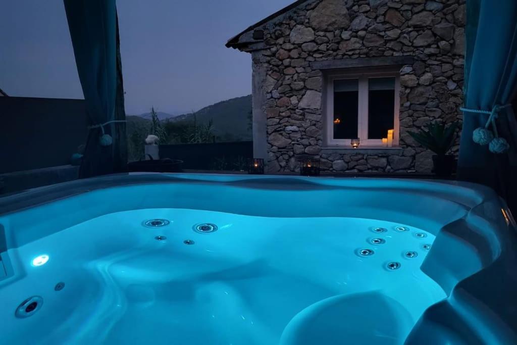 L'antre deux Pierres, spa, détente et romantisme Bouyon Extérieur photo