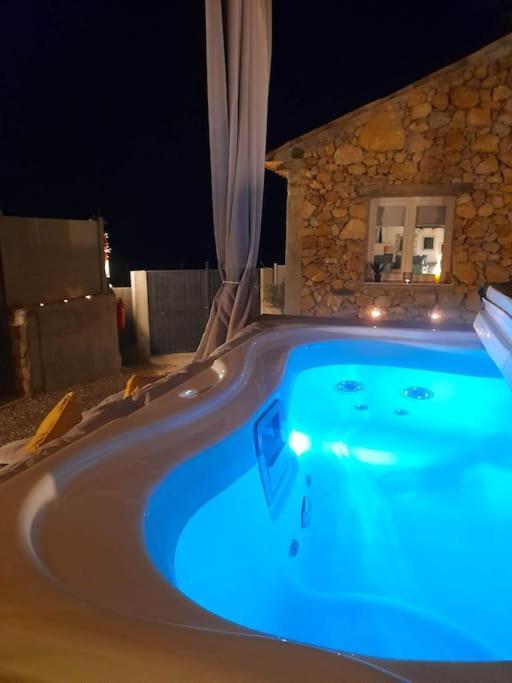 L'antre deux Pierres, spa, détente et romantisme Bouyon Extérieur photo