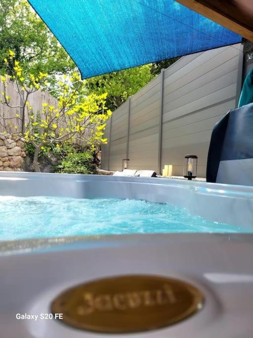 L'antre deux Pierres, spa, détente et romantisme Bouyon Extérieur photo